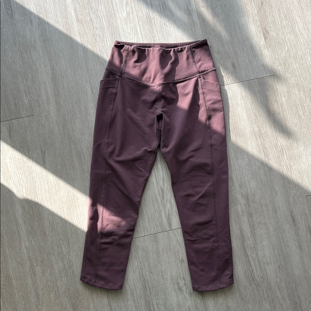 Cropped burgundy leggings